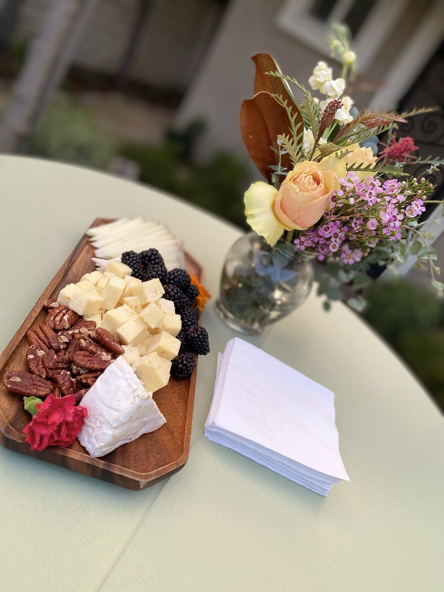 beutifulbreeze's tweet image. #buttercupcatering will get you rt 🥳 #buffetstyle in the making 🥰