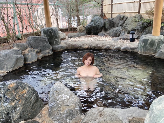 瞳リョウ’s pics and videos