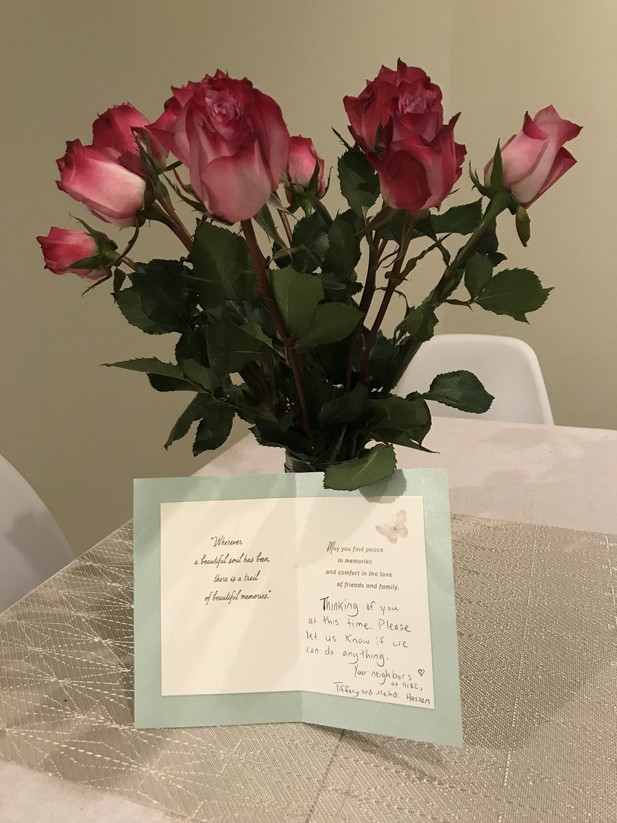 PabloFuente's tweet photo. La vecina que ayudó a mi mujer a llevar a Fox al hospital a las 2 am ha traído esto hoy a casa. No la conocíamos. Ser buena persona es más poderoso que cualquier bomba, y está al alcance de todos. No hablo de las flores, ni siquiera de la nota. Un simple y poderoso “estoy aquí”. https://t.co/ihzhdVG09G