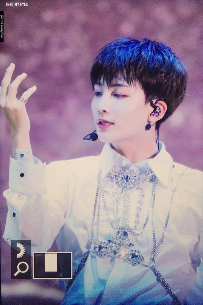 som12301004's tweet photo. 뱀파이어 윤앤부 형제로
아무것도 모르고 윤 쫓아다니는 홍윤 그리고 n번째 고등학교 다니는 뿌(규부)

윤에게 반한 홍X뱀파이어 윤

#홍윤 https://t.co/Ds3tYYEXQx