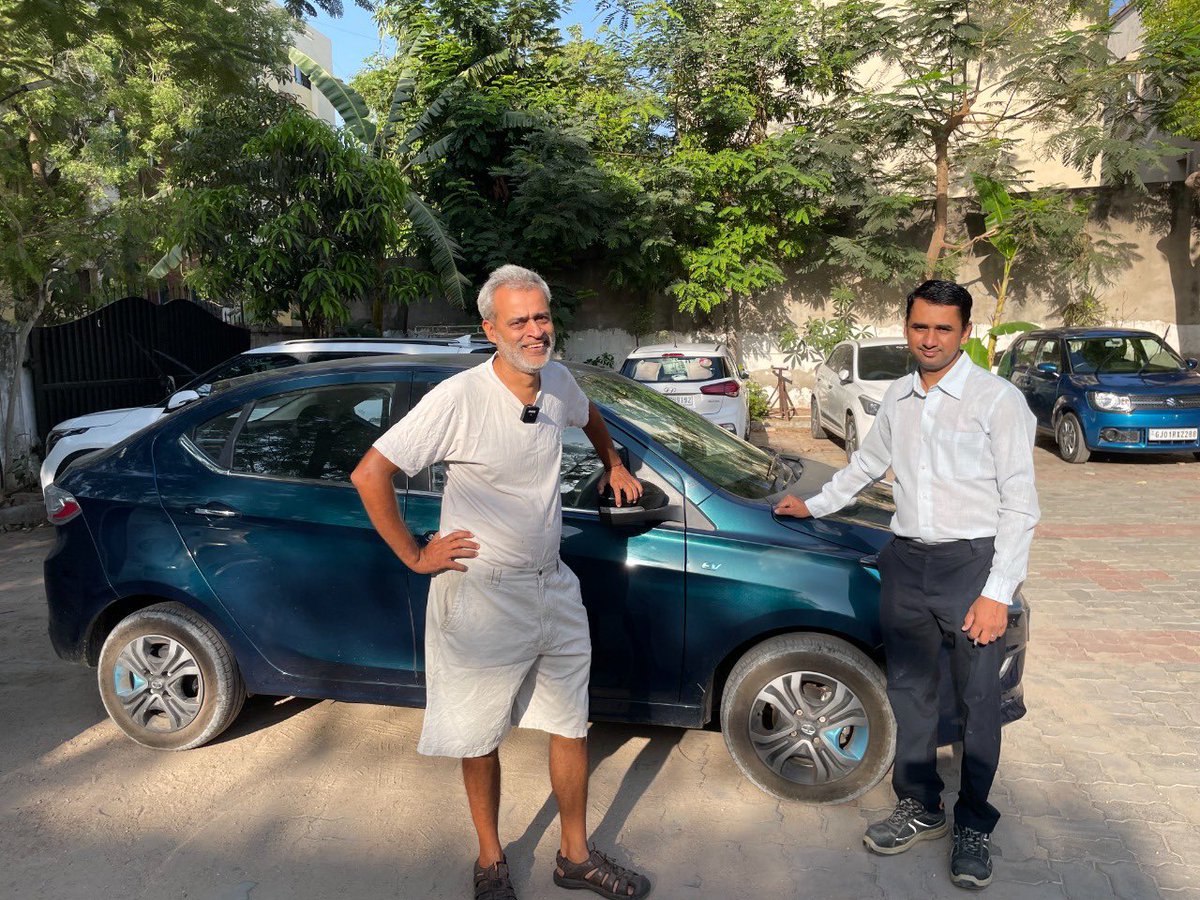 PlugInIndia's tweet photo. Day 2 - Tata Tigor #EV drive.

#PluginIndia team drove from Ahmedabad to Udaipur. The speciality of this route is that there are no fast chargers on this route. 270 km drive. Some community charge points in between.

#ElectricVehicles #electricvehiclesindia @Tatamotorsev https://t.co/FpqwIzrfx3