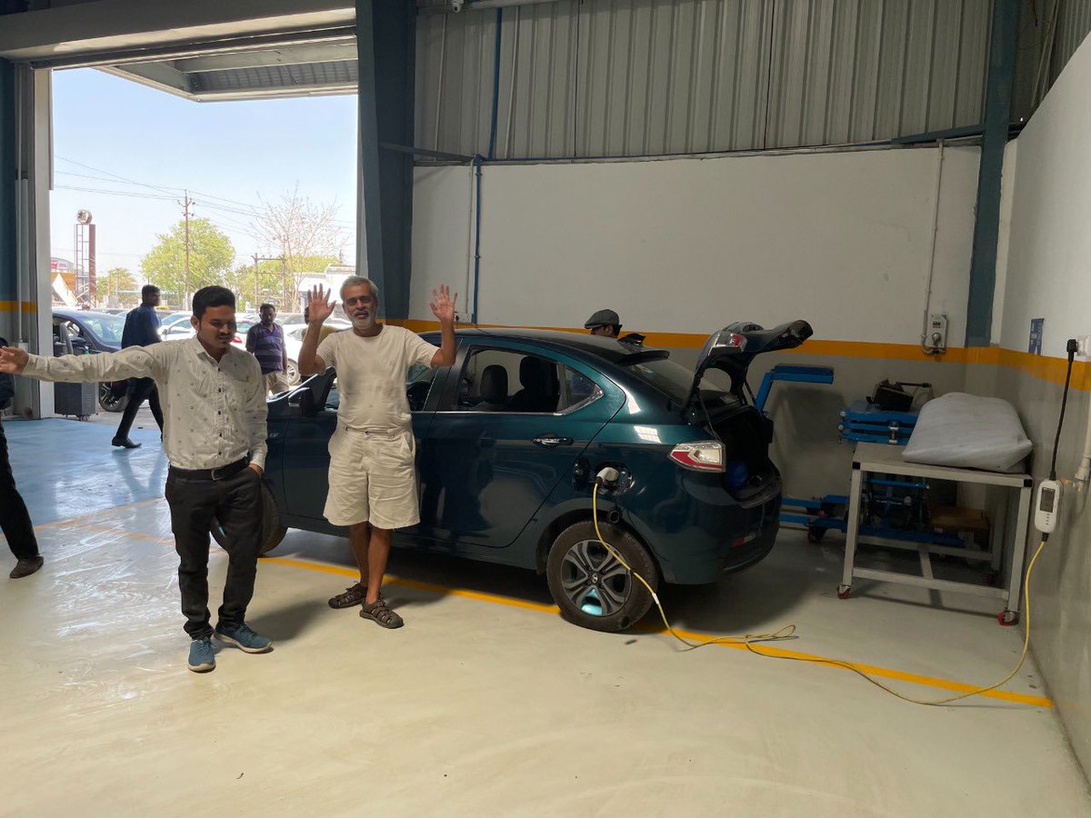PlugInIndia's tweet photo. Day 2 - Tata Tigor #EV drive.

#PluginIndia team drove from Ahmedabad to Udaipur. The speciality of this route is that there are no fast chargers on this route. 270 km drive. Some community charge points in between.

#ElectricVehicles #electricvehiclesindia @Tatamotorsev https://t.co/FpqwIzrfx3