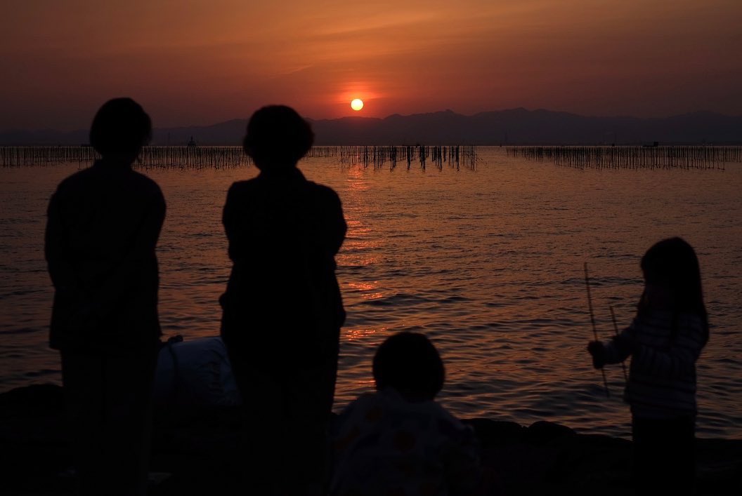 izumistone's tweet photo. 夕陽シーズン。今日という日が一度きりである事を意識出来ます。晴れた日は是非大野海岸の夕陽を見に来て下さい。
#vsco #vscom #vscocam #夕陽 #夕焼け #海岸 #sunset #空 #暮らし #日々 #fujifilm #xpro2 #xf35mmf14 #fujifilmxseries #fujifilm_xseries https://t.co/GqBo9xtldV