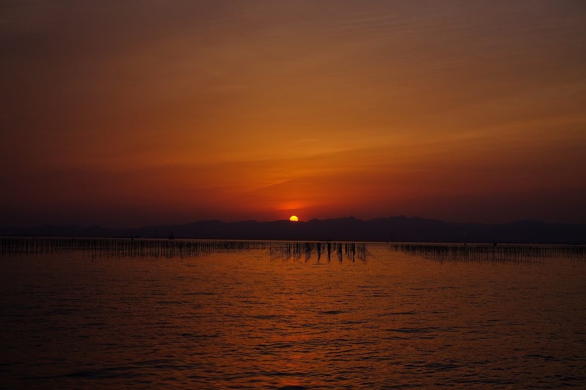 izumistone's tweet photo. 夕陽シーズン。今日という日が一度きりである事を意識出来ます。晴れた日は是非大野海岸の夕陽を見に来て下さい。
#vsco #vscom #vscocam #夕陽 #夕焼け #海岸 #sunset #空 #暮らし #日々 #fujifilm #xpro2 #xf35mmf14 #fujifilmxseries #fujifilm_xseries https://t.co/GqBo9xtldV