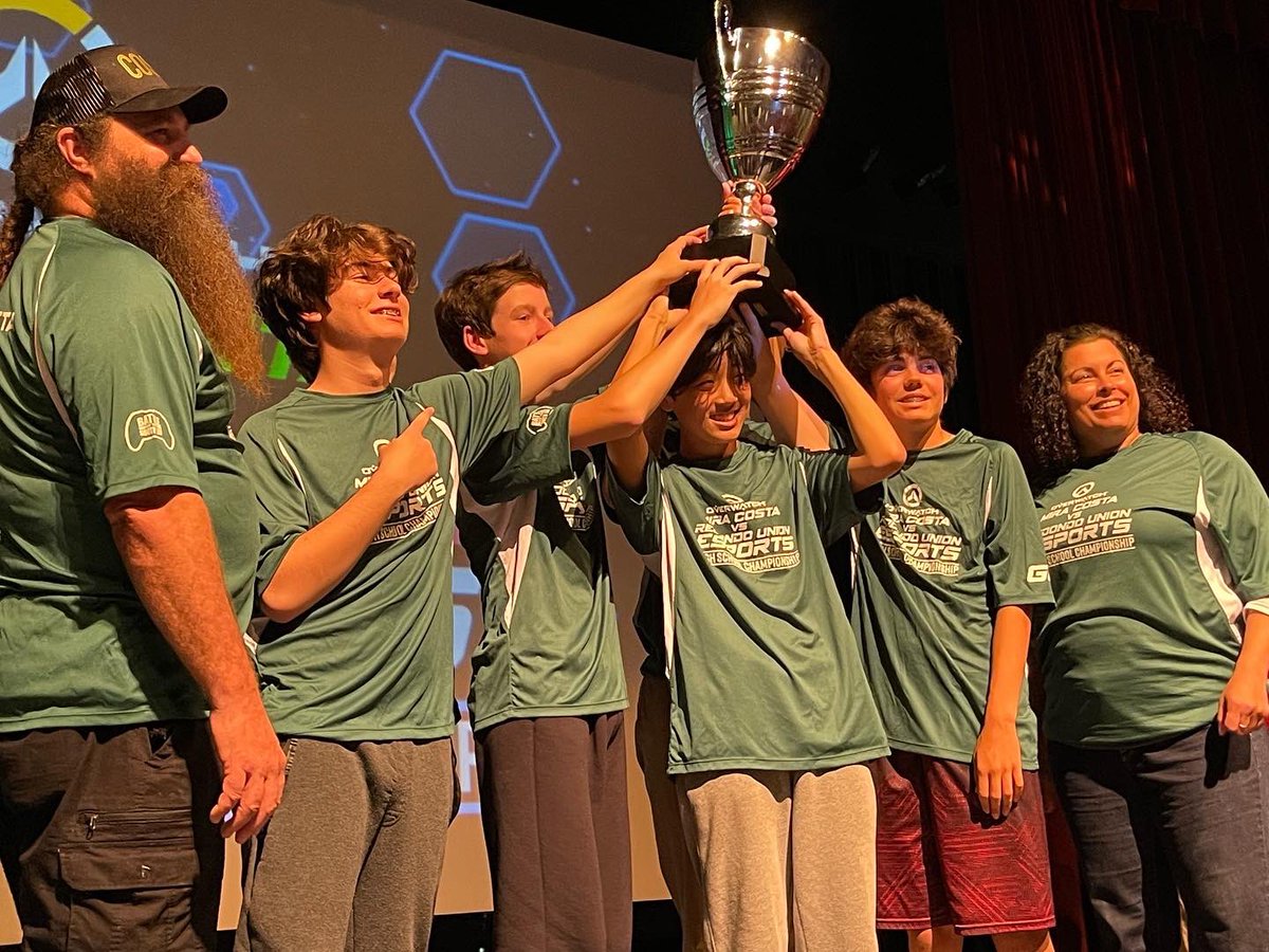 MiraCostaHS's tweet photo. And the eSports High School Championship goes toβ¦MIRA COSTA! The Southbay Showdown between Costa and Redondo Union was pretty awesome. Costa swept the competition with 3 straight round wins. Way to bring home the trophy, Mustangs! #GoCosta https://t.co/UBzmilkqvd