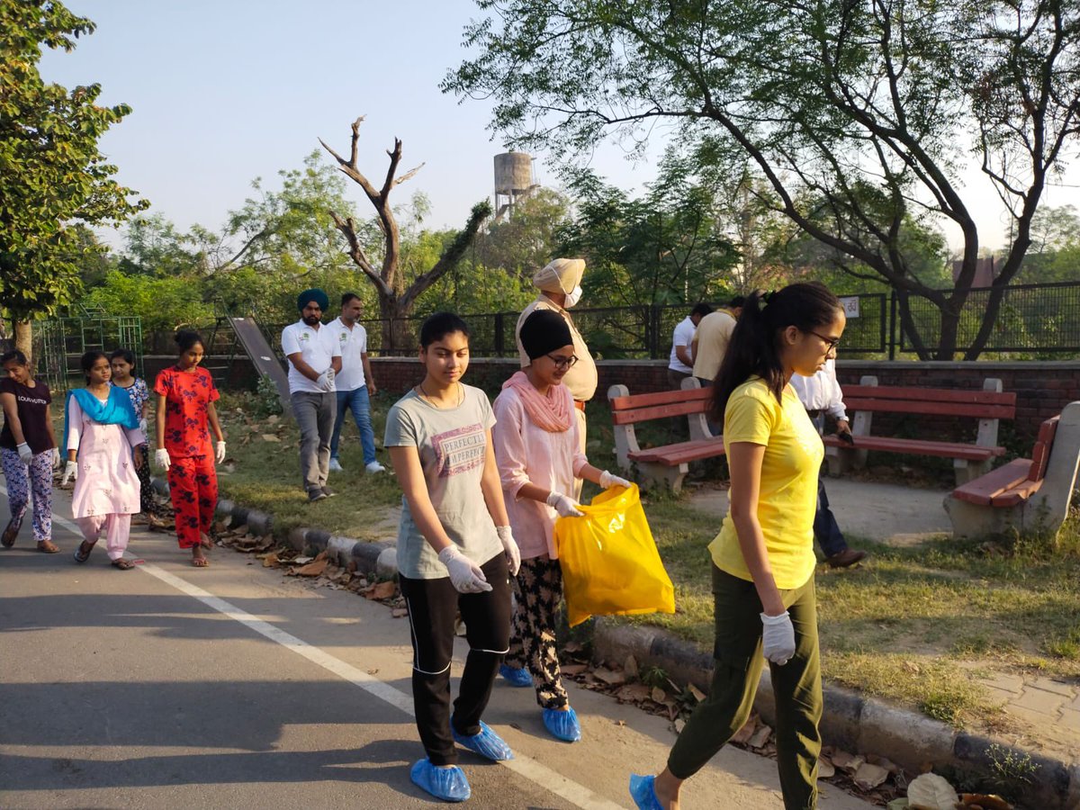 Commissioner, MC #Patiala flagged off cleanliness-cum-awareness drive today at Government Polytechnic College for Girls, #Patiala as a part of ongoing #cleanpatiala_greenpatiala drive.
#SwachhBharatMission 
<a href="/DproPatiala/">Dpro Patiala</a> <a href="/mc_patiala/">Municipal Corporation Patiala</a>
