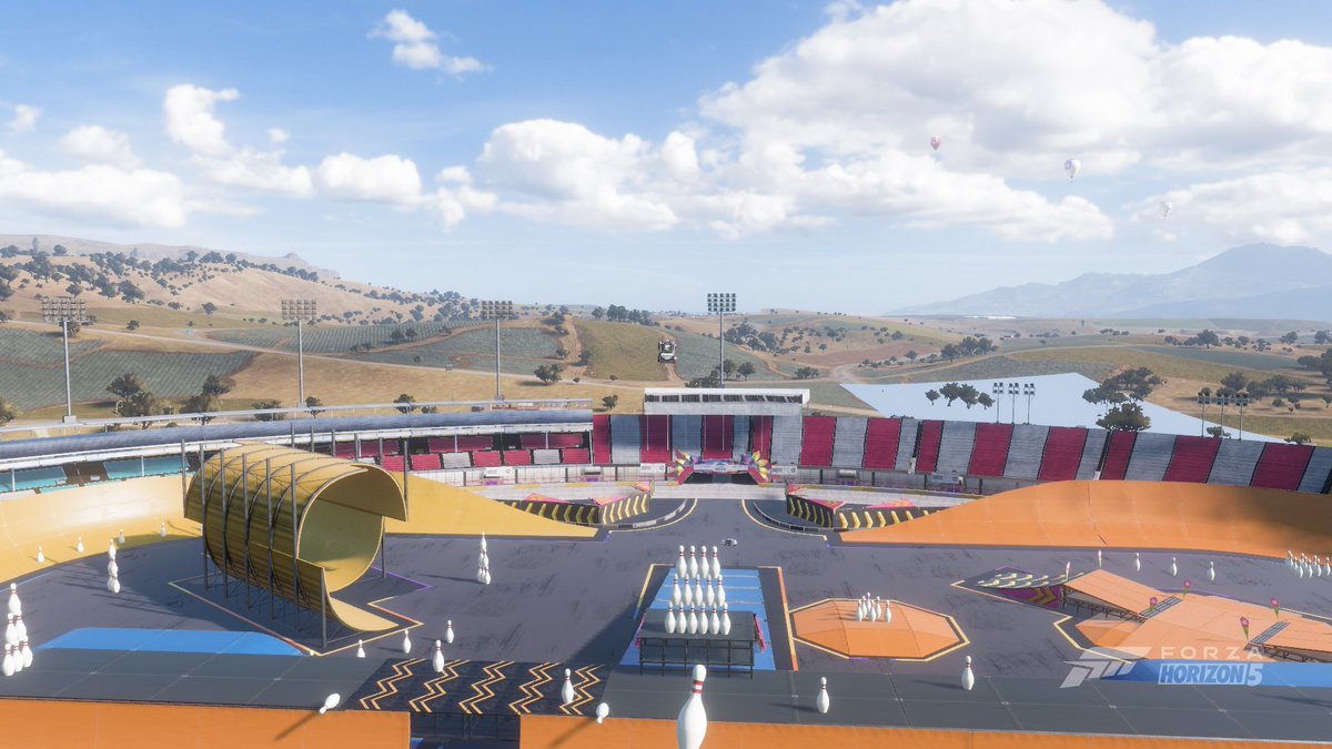 SEC3OPINCNO's tweet photo. @ForzaHorizon throwback to when the arena had the stunt park (last week :p) and i launched the Hoonicorn v2 off the ramp, what a view! #ForzaShare #LookMaImHooning #ForzaHorizon5 #HorizonMoment #FH5 #HorizonLife #Forzagraphy https://t.co/kecwIDoLp9