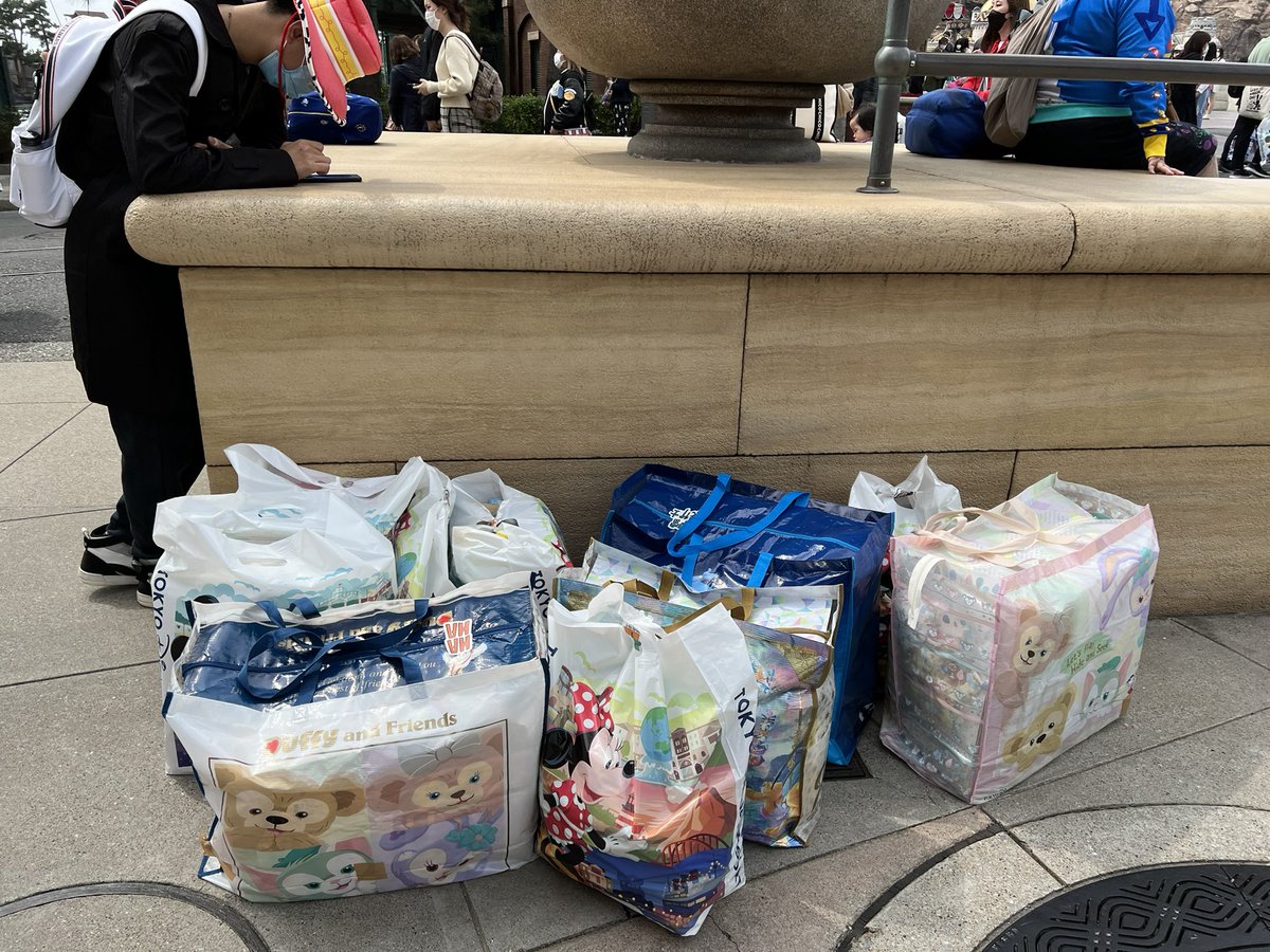 Tdrで転売ヤーがグッズを多く買うために フェイク赤ちゃん として使った リボーンドール が話題に Togetter