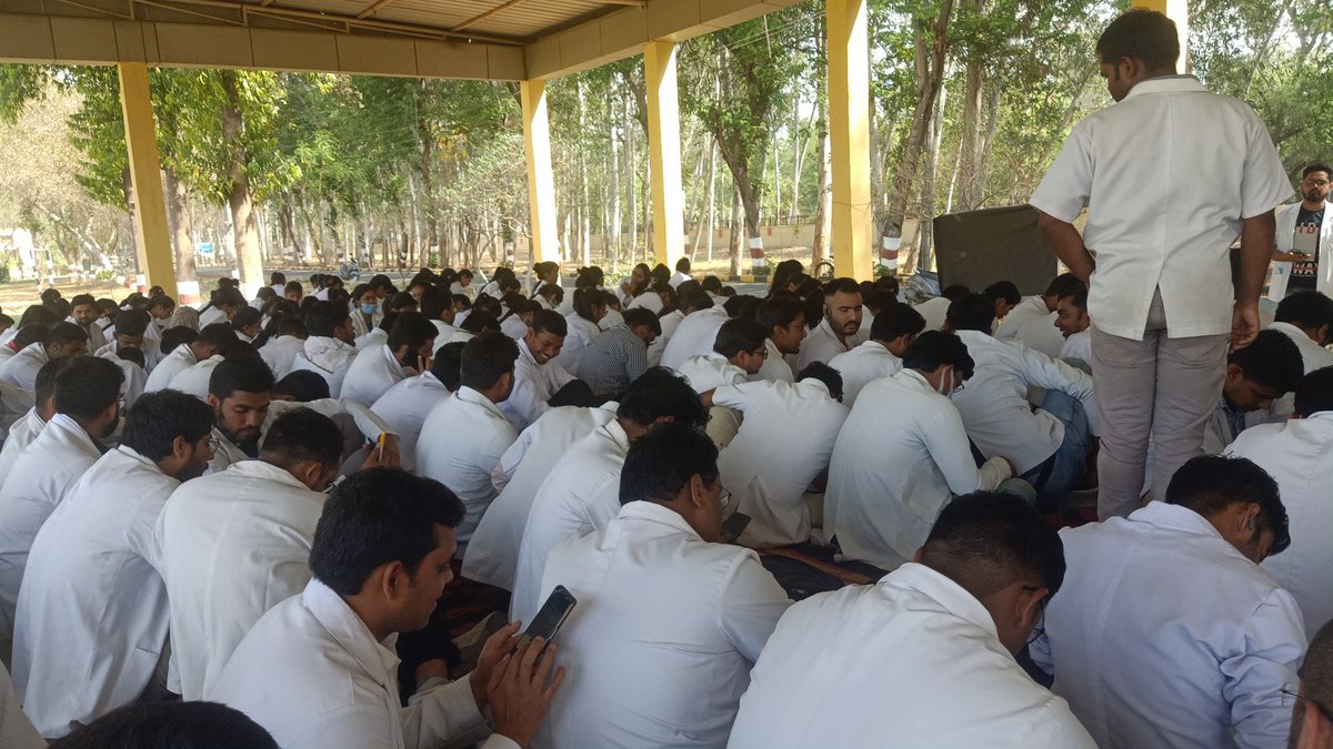 बाधाएं आती हैं आएं,
घिरें प्रलय की घोर घटाएं,
पावों के नीचे अंगारे,
सिर पर बरसें यदि ज्वालाएं,
निज हाथों में हंसते हंसते,
आग लगा कर जलना होगा,
कदम मिला कर चलना होगा।।

#Increase_UP_vets_stipend
<a href="/dharampalbjpmla/">Dharampal Singh</a> <a href="/CMOfficeUP/">CM Office, GoUP</a>
<a href="/myogiadityanath/">Yogi Adityanath</a> <a href="/presidentVCI/">Dr. Umesh C Sharma</a> <a href="/PRupala/">Parshottam Rupala</a> <a href="/drsanjeevbalyan/">Dr. Sanjeev Balyan</a>