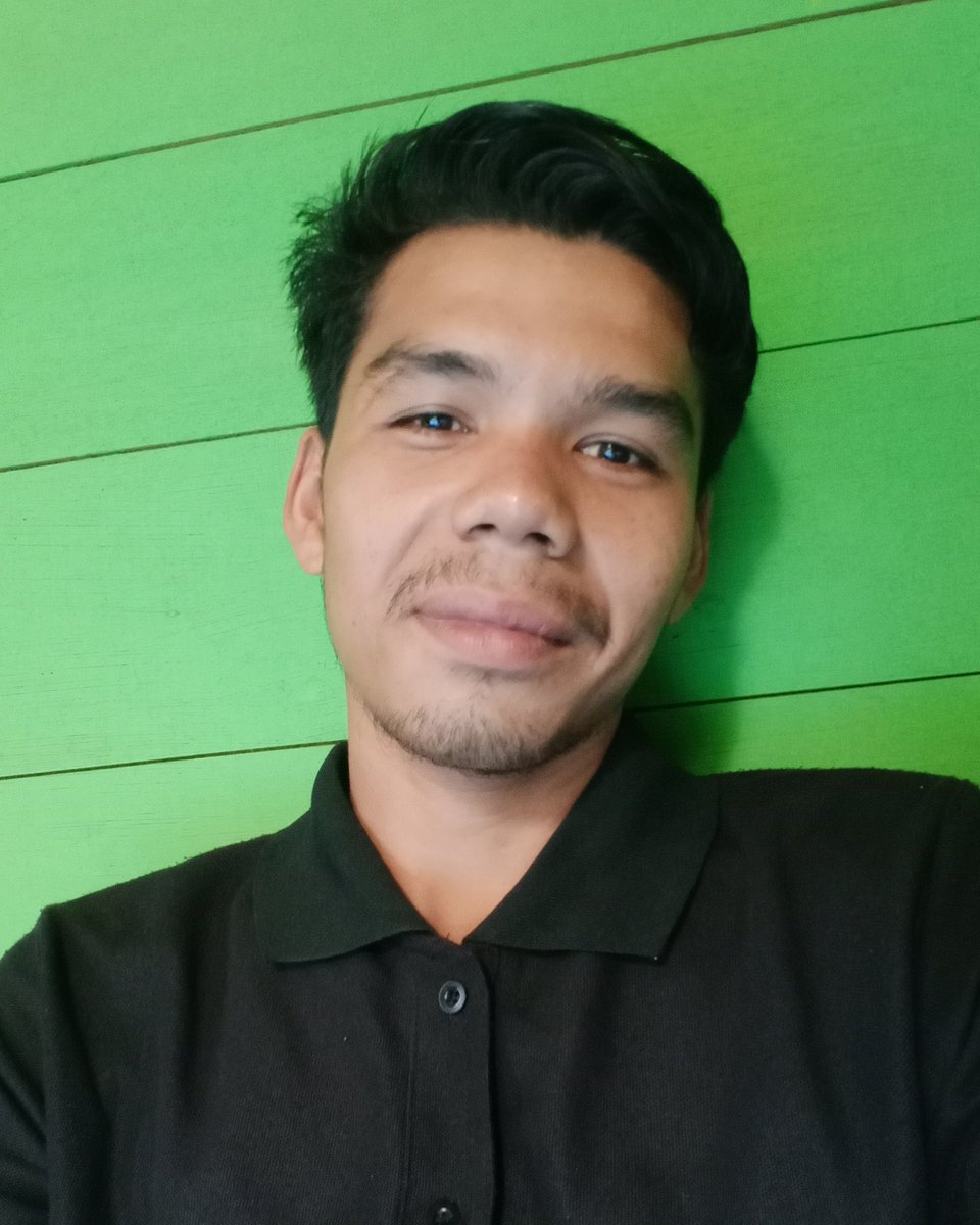 exstrio tweet picture