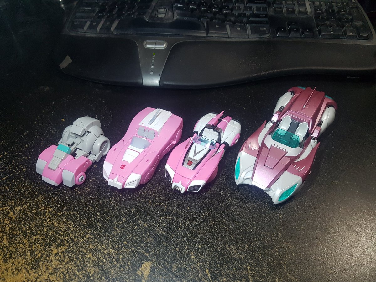 TheLocalBard's tweet photo. Various Arcees!
#Transformers #BigFirebird #BigFirebirdToy #Nicee #EX01Nicee #MagicSquare #PeachGirl #Arcee #Pink https://t.co/8vxUIMqWG4