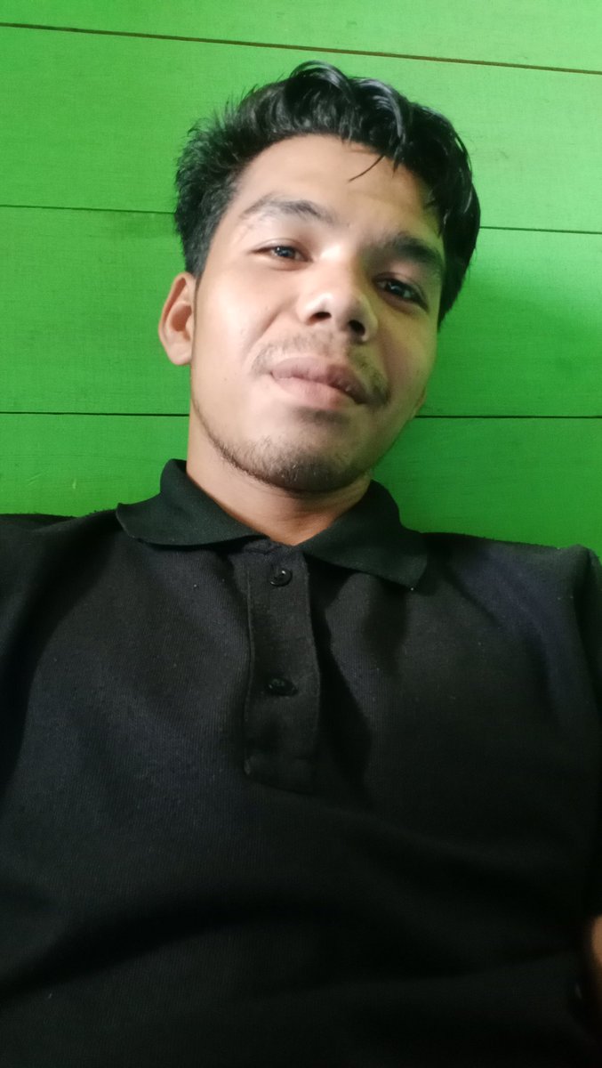 exstrio tweet picture