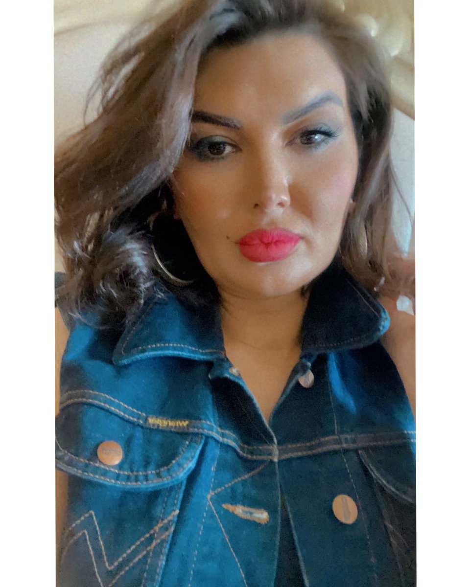 lala766_'s tweet photo. Son zaman heç şəkil çəkdirmək istəmirəm🤦🏻‍♀️nə də şəbəkələrdə aktiv deyiləm. https://t.co/Yq9HlbaZMK