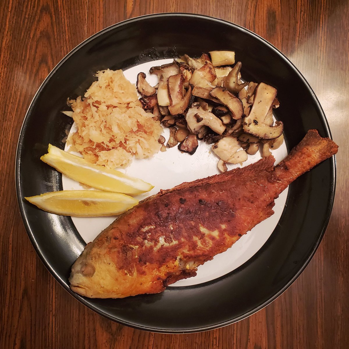 TheDeadMetaphor's tweet photo. Cooked up some yellow croaker the other day
#cooking #fish #yellowcroaker https://t.co/pWEk7am6pu