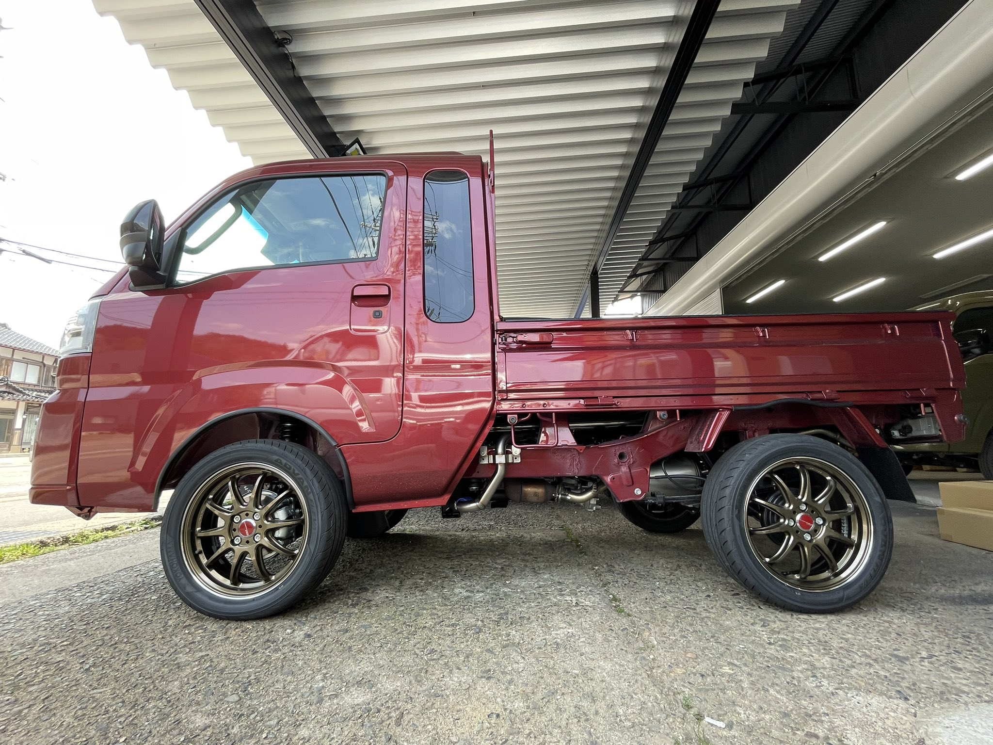 軽トラ リフトアップ ｊ Tanto 但東自動車 ターボ化した１インチアップのジャンボはレギュラーガソリンでブースト0 4だけでも走りは全くストレスなし 純正ターボ車かと思うような走りで癖もなく 乗り心地は下手な乗用車以上で新型ジャンボのポテンシャルに