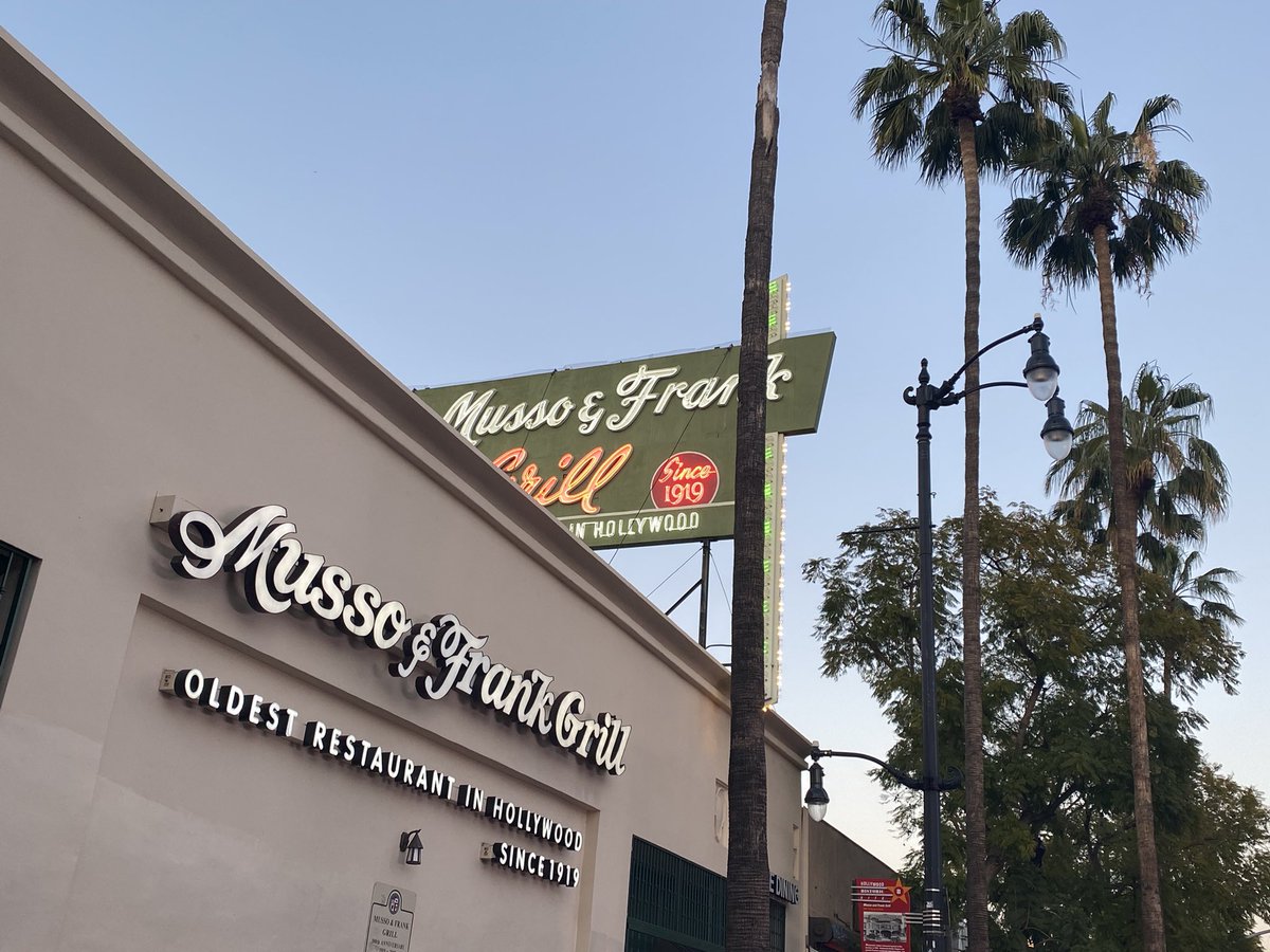 SharonMills67's tweet photo. Look where I’m dining tonight. https://t.co/Ewni01C9Av