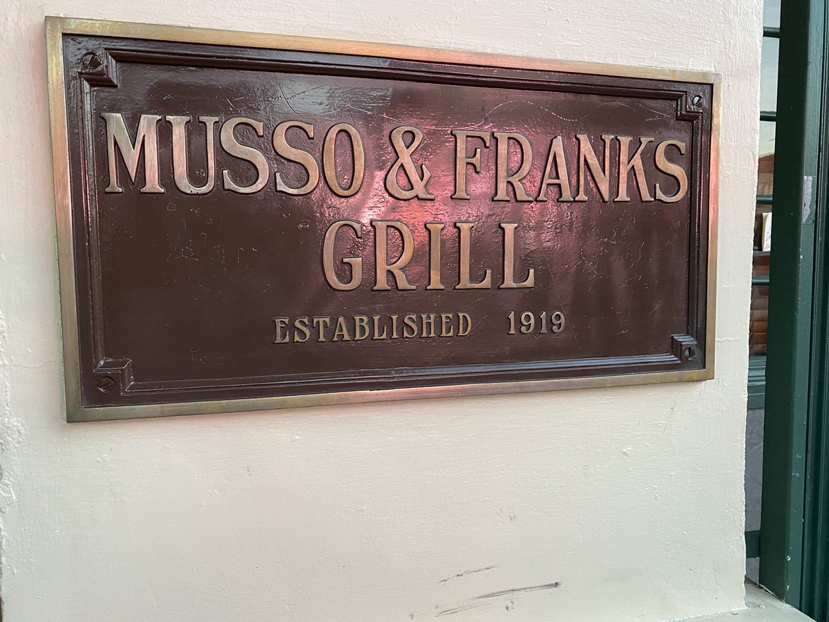 SharonMills67's tweet photo. Look where I’m dining tonight. https://t.co/Ewni01C9Av