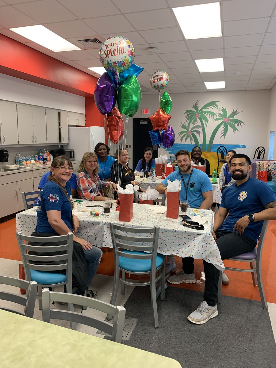 Nikihix's tweet photo. Paraprofessional Appreciation Day 2022! We have the BEST team and greatest parents that appreciate them❤️ thank to our Awesome Paras! This team is what makes our #teamese so supportive! #teamcooper @CooperCityHigh @Principal_CCHS https://t.co/eMzdMSGVTg