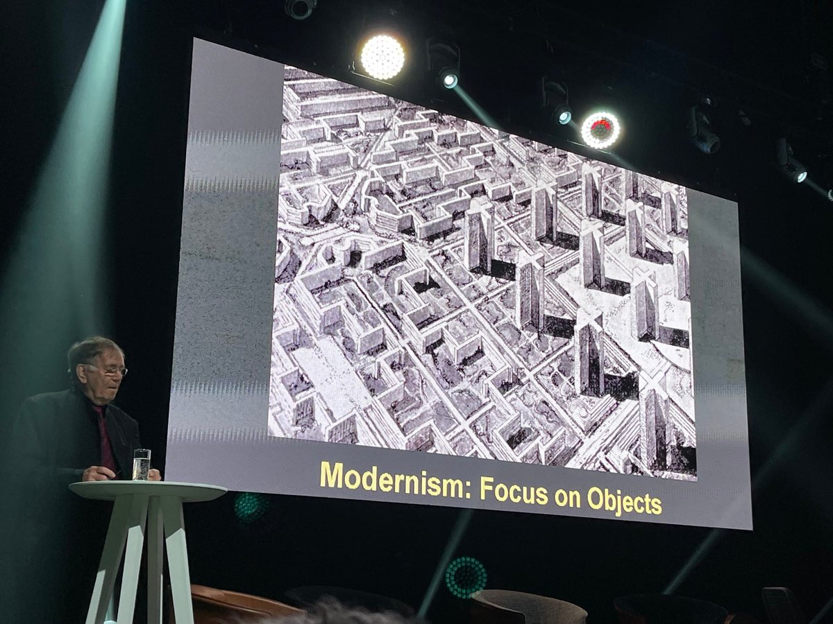 JAN GEHL V BRATISLAVĚ
Slovenská komora architektů pozvala u příležitosti 30. výročí založení do Bratislavy dánského urbanistu „otce města pro lidi“ Jana Gehla.
Setkání byl zážitek, Jan rád vzpomínal na návštěvy Brna, na Evu Staňkovou, zmínil Brno i ve své přednášce.