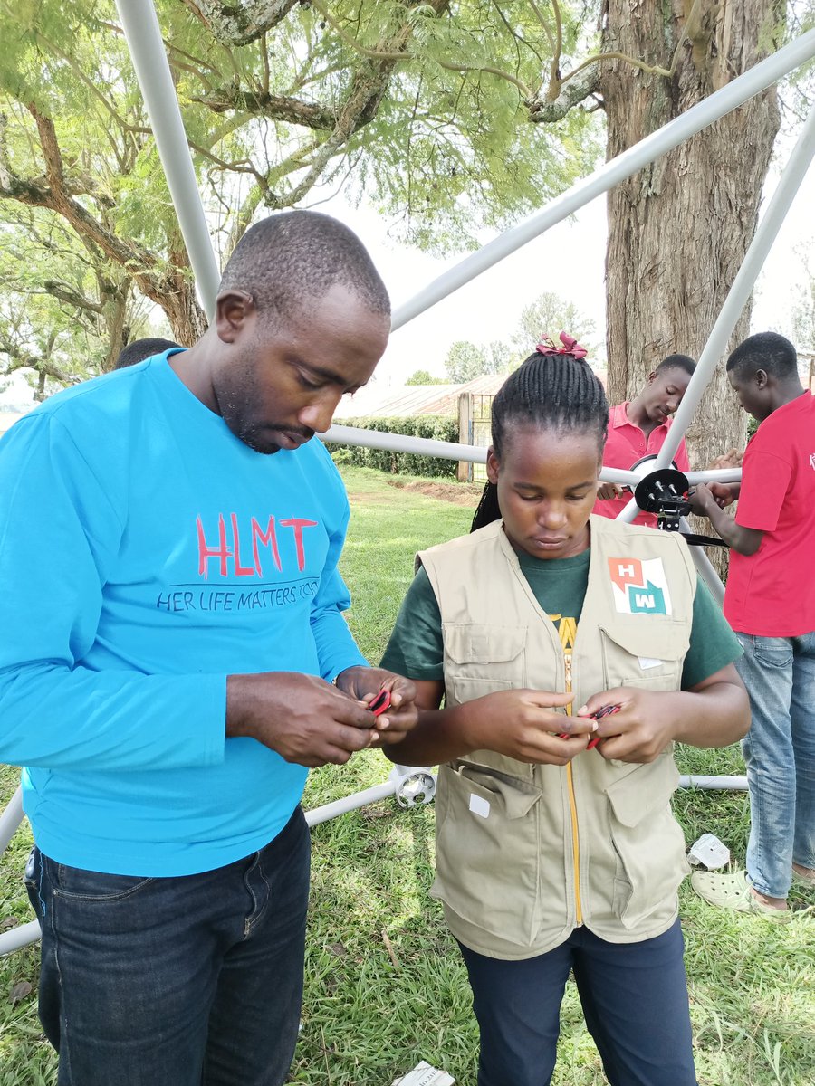nankunda20's tweet photo. Internet Access is very important for National Development. We are happy to see progress at Nganwa High School. It's a #HelloHub that will available Free internet to students and community members.
@roketelkomug @ImagineHer2 @helloworldorg @RaisingTeensUg1 https://t.co/UT14aWSTwT