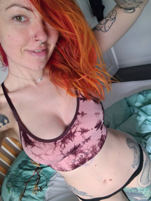 I should probably get out of bed.....

The TV and PlayStation is in the other room ?? https://t.co/e