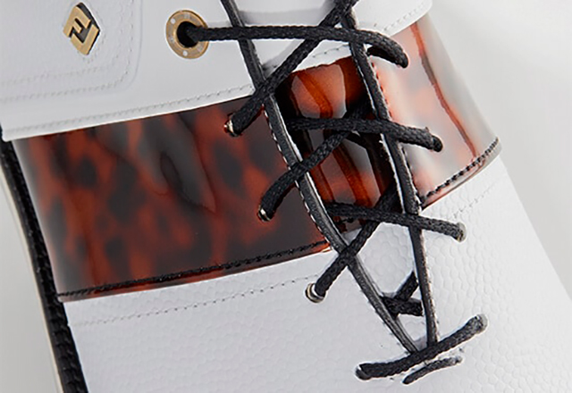 MyGolfWay's tweet photo. @FootJoy se asocia con la marca de gafas de sol californiana @GarrettLeight y lanzan una elegante Edición Limitada de zapatos Premiere Series y gafas de sol, coincidiendo con @TheMasters. Te contamos todos los detalles ⛳️👇 https://t.co/q7jHL5jghU #FJxGLCO https://t.co/pUtTAuMvSG
