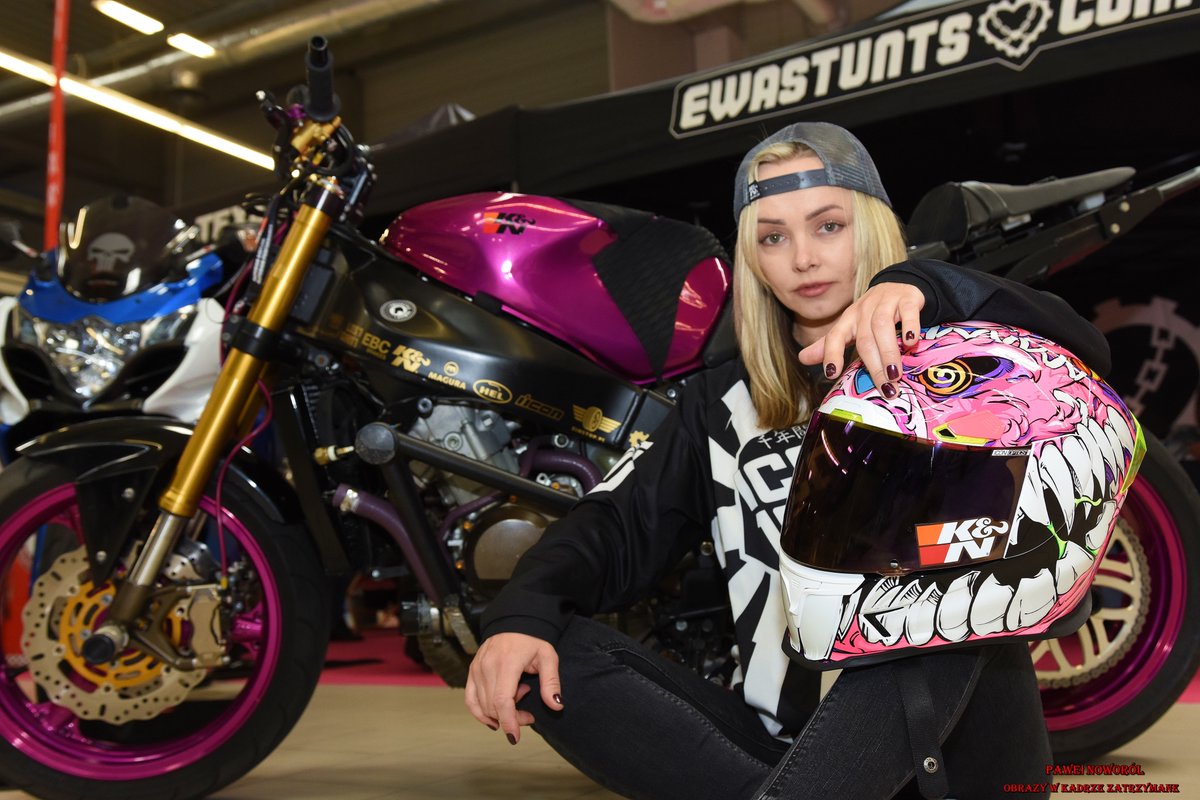 Love my life and the people who are part of it 🖤 

📸 <a href="/pnoworol/">Piotr Noworol</a> 

#warsawmotorcycleshow #girlmotorider #motogirl #knfilters #rideordie #rideicon