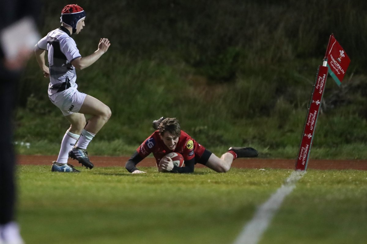 ScarletsAcademy's tweet photo. Plenty of encouraging performances from last night's U16s games

🐉 Dragons Red 7 Scarlets West 61 🔴 

🔴 Scarlets East 24 Ospreys East 39 🦅  

Report ▶️ https://t.co/sG7T87gGSJ

#nextgeneration #ygenhedlaethnesaf

📸 @RileySports https://t.co/v5TX9QflpS