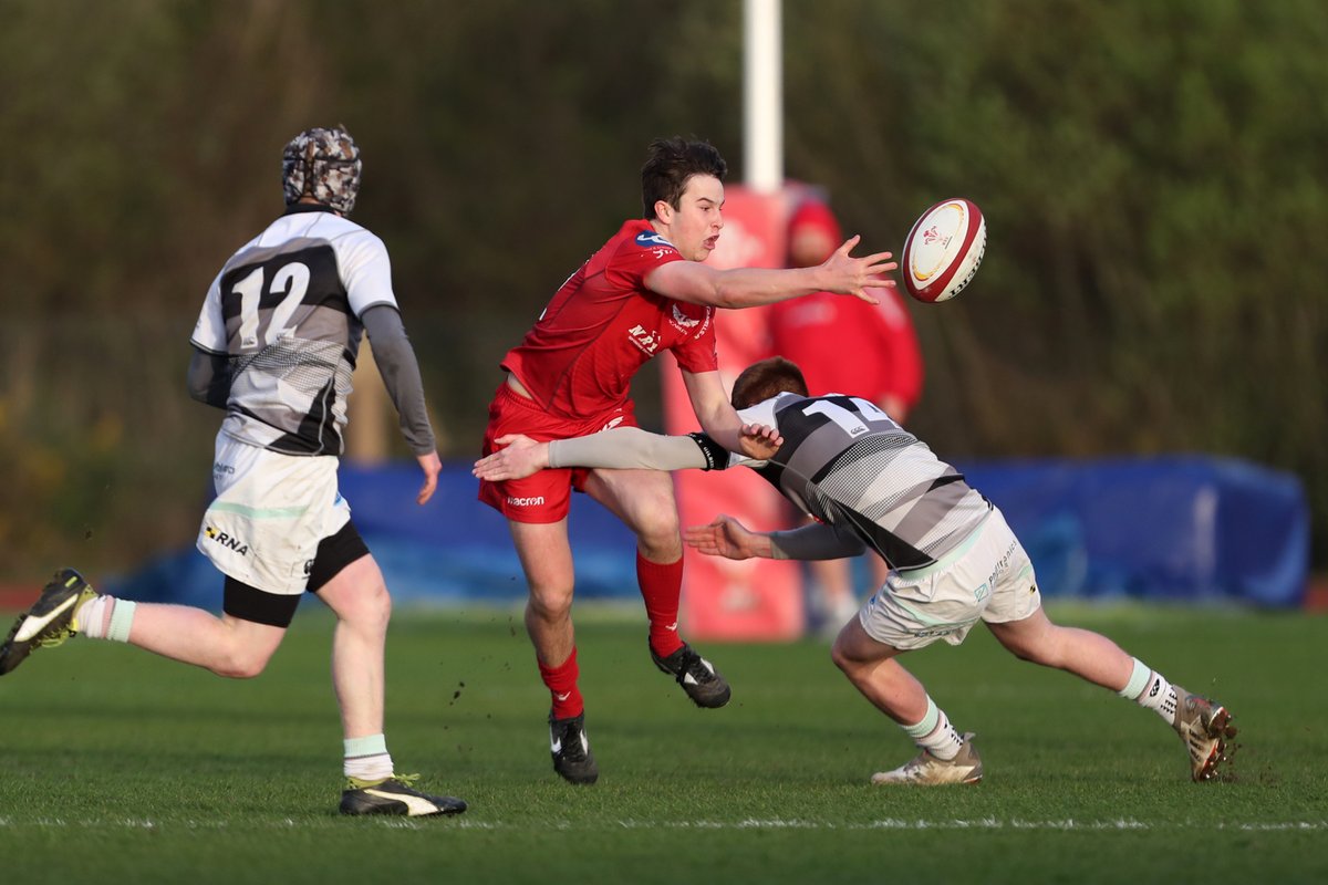 ScarletsAcademy's tweet photo. Plenty of encouraging performances from last night's U16s games

🐉 Dragons Red 7 Scarlets West 61 🔴 

🔴 Scarlets East 24 Ospreys East 39 🦅  

Report ▶️ https://t.co/sG7T87gGSJ

#nextgeneration #ygenhedlaethnesaf

📸 @RileySports https://t.co/v5TX9QflpS