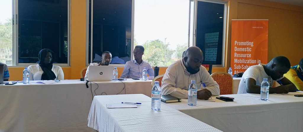 theRwabi's tweet photo. #MediaWorkshop22 hosted by @Youth_TJN is equipping Journalists with knowledge on #DRM 

"Taxation isn't complicated. Journalists should humanize tax stories &amp; shouldn't view them as business stories because they are at the core of everyone's livelihood.   @Mura_Allan. #YTJN2022 https://t.co/JuiQq2m4iy