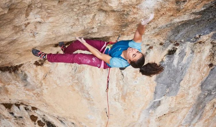 desnivelados's tweet photo. Ana Belén Argudo se convierte en la tercera española en el noveno grado con la primera ascensión femenina de esta vía de Cuenca que propuso de 9a Álex Garriga a finales de 2020 y que recientemente repitió Jonatan Flor confirmando grado
https://t.co/dhN5Dcvajm https://t.co/JtHMqbtP5w