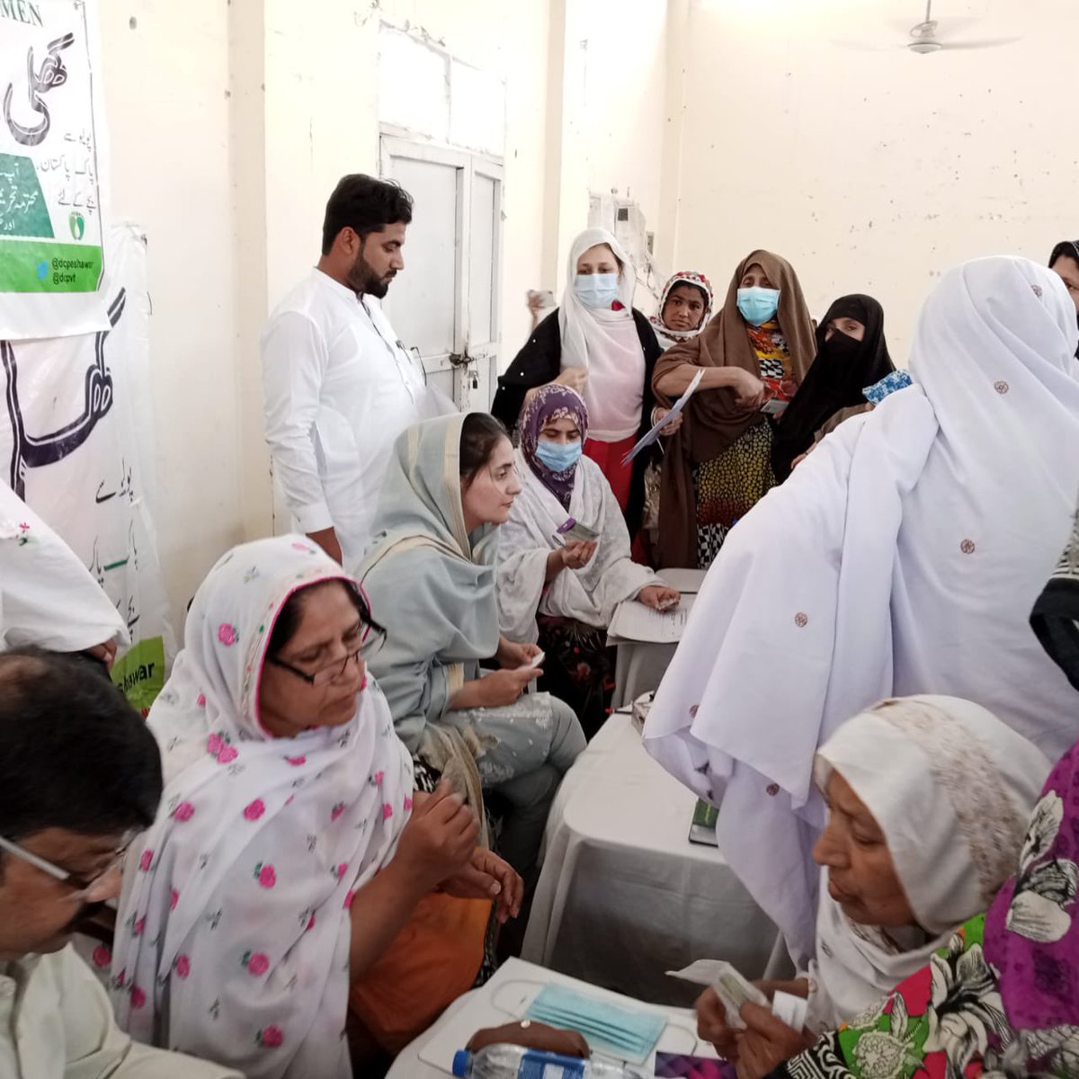 tehreem_shah's tweet photo. My first ever Khuli Kecheri (Open Court) held in Peshawar exclusively for women.  #DistrictAdministration #ACDuties #WomenEmpowerment https://t.co/hM1C1SxNTK