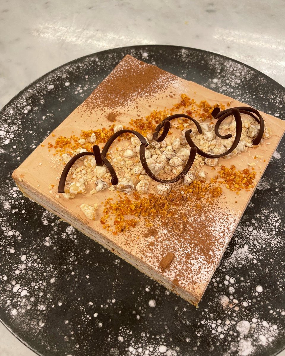 ygrecsa's tweet photo. 新作ノワゼットショコラ
を作る

#cake
#noisette
#chocolat https://t.co/3wYGipmreD