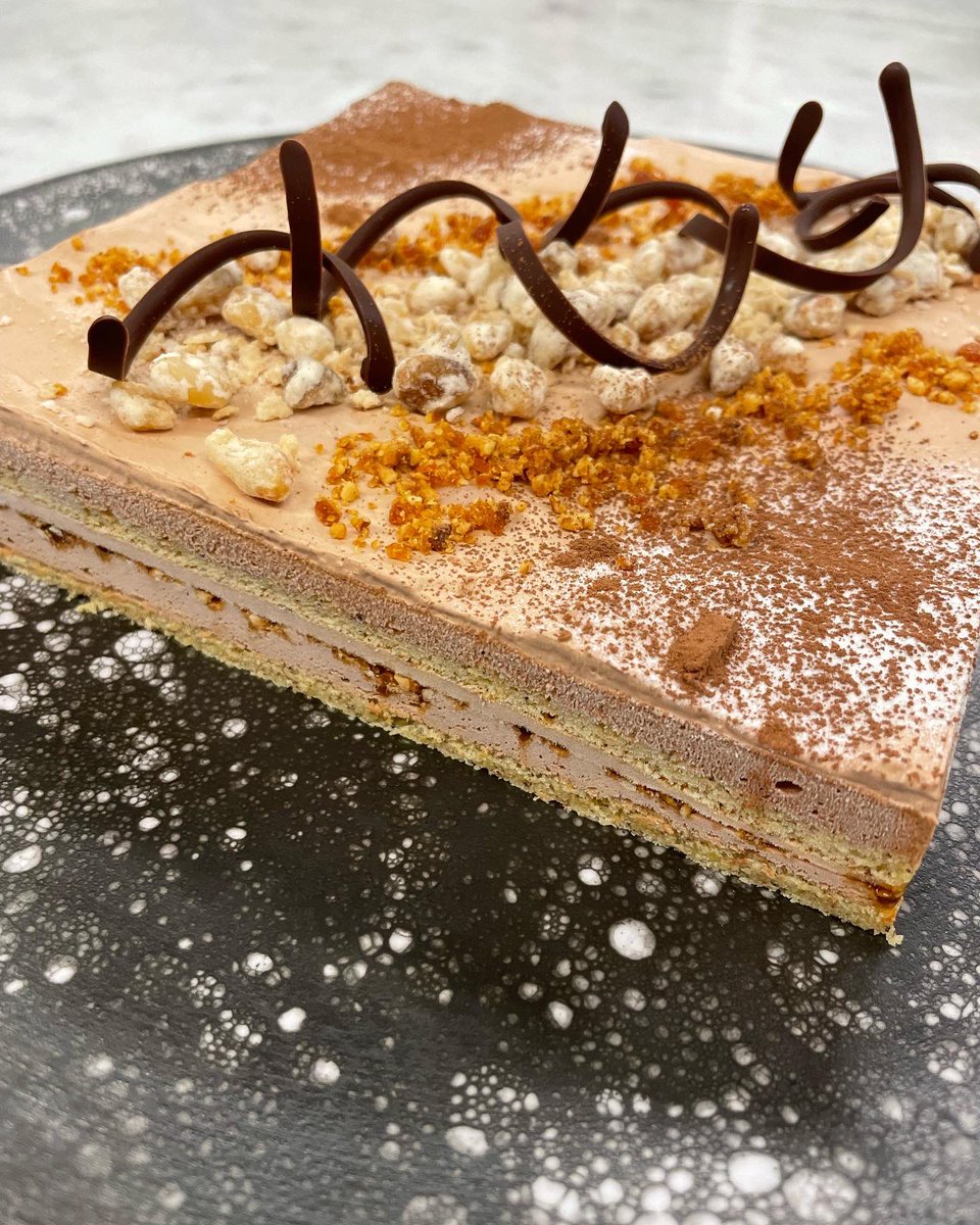ygrecsa's tweet photo. 新作ノワゼットショコラ
を作る

#cake
#noisette
#chocolat https://t.co/3wYGipmreD