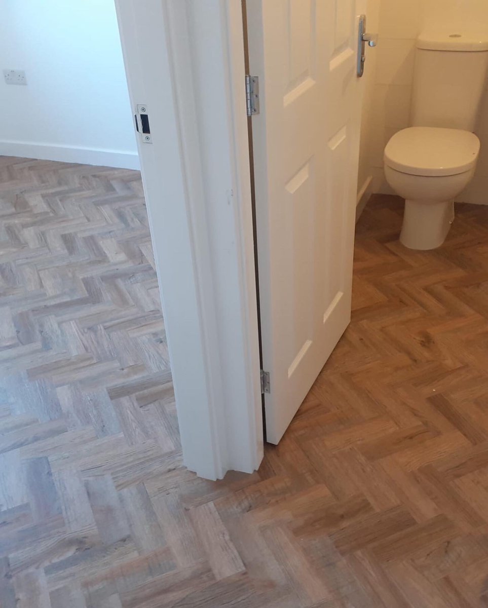 AnewLtd's tweet photo. Before and after New Build in Lytham - screeded using @MapeiUKLtd Renovation Screed, fitted with @Polyflorltd Camaro LVT and stuck with @FBallUK F49 #flooring #floorlayer #newbuild #herringbone #herringbonefloor #mapei #fball #polyflor #lvtflooring https://t.co/JxIffUtfLv