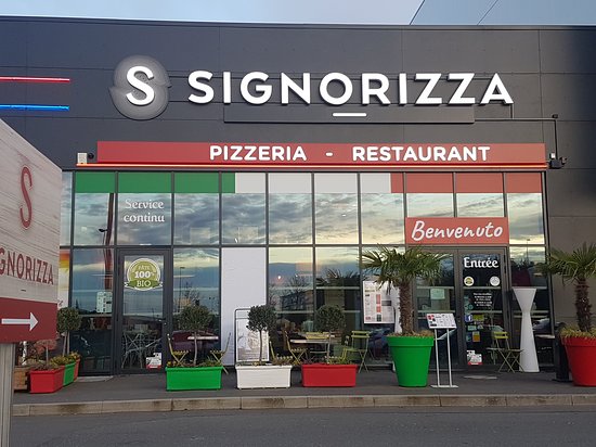 EMIAGIC's tweet photo. Afin d'accueillir comme il se doit nos nouveaux collaborateurs, nous avons organisés une soirée tous ensemble afin de faire connaissances autour d'un bon repas.. 🍕

🙂Nous remercions toute l'équipe du restaurant pour ce bon moment ! 🙂 https://t.co/kCScwtZm44