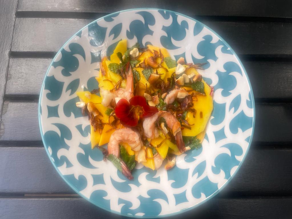 Are you craving a seafood bite ? Be shellfish....do you !😜 with our zesty, fruity and colourful 'Prawn and Mango Salad' appetiser now featuring on our April Specials Menu

Book a table via the link in our bio and keep it shrimple! 🍤