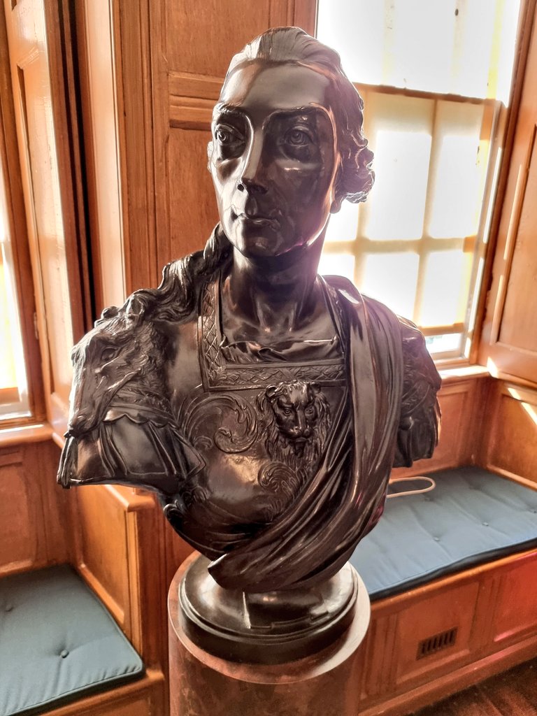 katieculture's tweet photo. Today I am working at #QuebecHouse, the home of General James Wolfe who led British troops at the #BattleOfQuebec in 1759 but was mortally wounded in battle.
In 1772, at the request of the PM William Pitt, a monumental memorial to Wolfe was installed in #WestminsterAbbey. https://t.co/IjVgKk78Nj