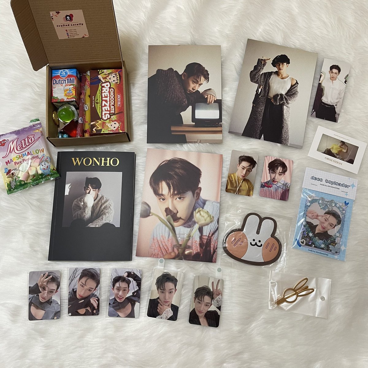 yzamxmb's tweet photo. Thank you, @winterpeach_x 🍑

Freebies with Wonho album and Minhyuks came home safe and sound ♥️😂

Thank you, @SeokieTokki for the MH Beret PC 🥺♥️

Thank you for safely packing everything and the very pretty toploader, @lovelywonhee 🤗♥️

@official__wonho #WONHO https://t.co/nVwWEDKVAi