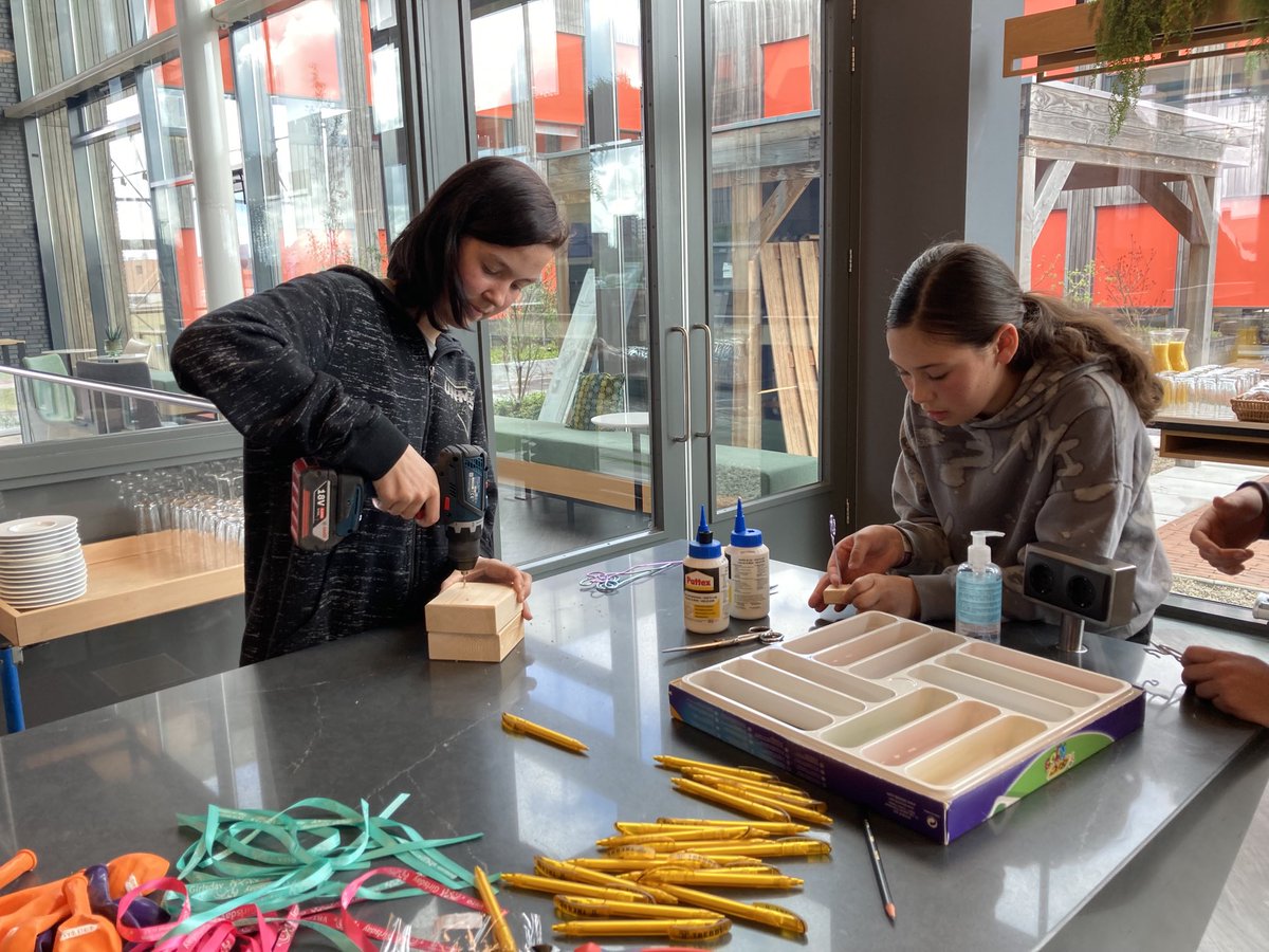 Een fotohouder maken ⁦<a href="/Trebbe1911/">Trebbe</a>⁩ #Girlsday2022