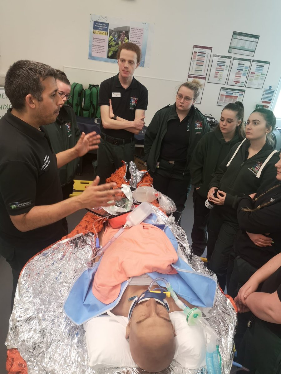 Series of workshops and simulation today with the fantastic @GWAAC critical care team. Paramedic learners discussing PreHospital Emergency Anaesthesia (PHEA) in isolated head injury here. Use of fluid warmer being explained. More workshops to come!