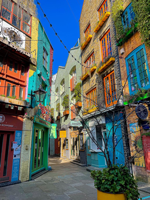 A hidden gem in the heart of the city 💛🗺️

📍: Neal's Yard, Covent Garden, London
📷: IG/dannycorkerry

#LoveGreatBritain