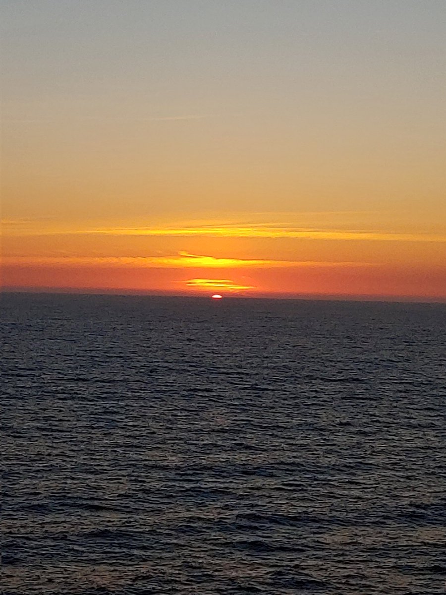 Treehugger841's tweet photo. @jesswho82 Somewhere in the middle of the Atlantic ocean. https://t.co/NLAMynOKcH
