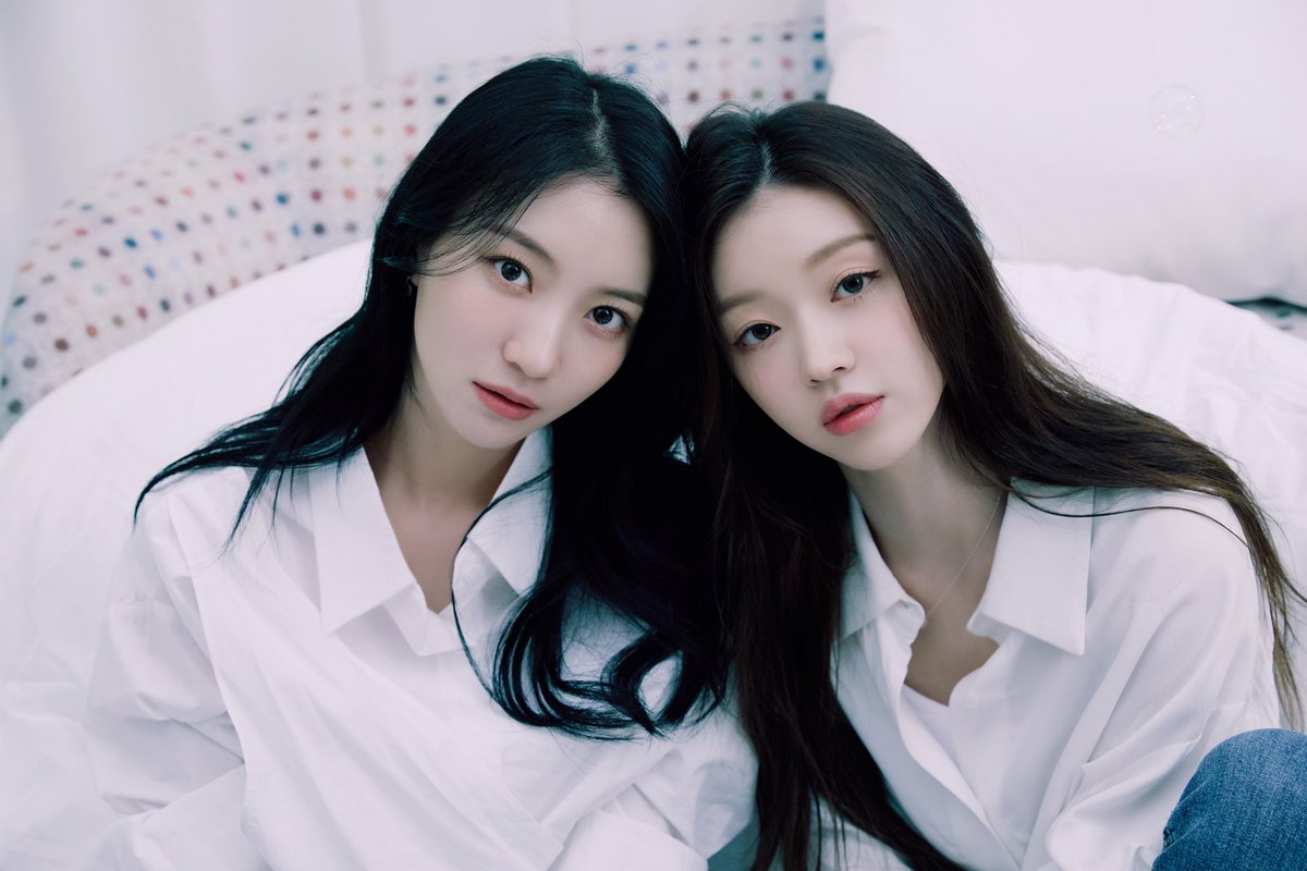Yubin_archive's tweet photo. Season Concept - 봄(Jean) 유빈&amp;유아

#오마이걸 #유빈 #배유빈 #비니 #유아 https://t.co/fIZUBJC86V