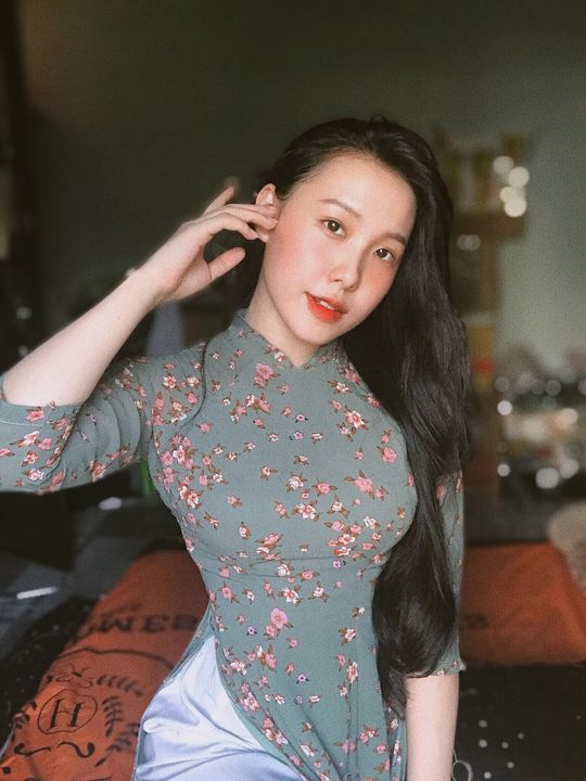 My686836's tweet photo. Nếu giọt nước rơi xuống hồ, nó sẽ biến mất. Nhưng nếu rơi xuống lá sen, nó sẽ tỏa sáng như một viên ngọc. Rơi giống nhau nhưng ở cùng ai mới là điều quan trọng https://t.co/DSKva6x03m