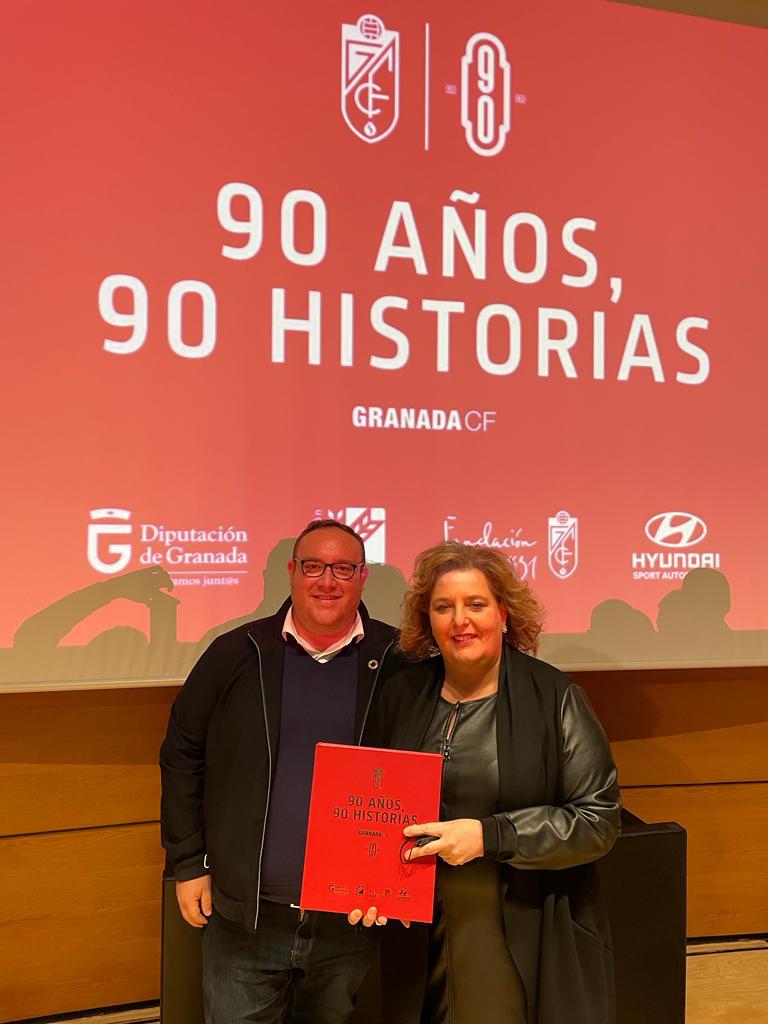 El @granadacf, cierra su 90 aniversario con la presentación del libro "90 años, 90 historias", editado con la colaboración de @diputaciondegranada.
<a href="/fatimagabad/">Fatima Gomez Abad</a> y <a href="/manologuirado/">Manolo Guirado ۞</a>, asistieron anoche a la presentación.
