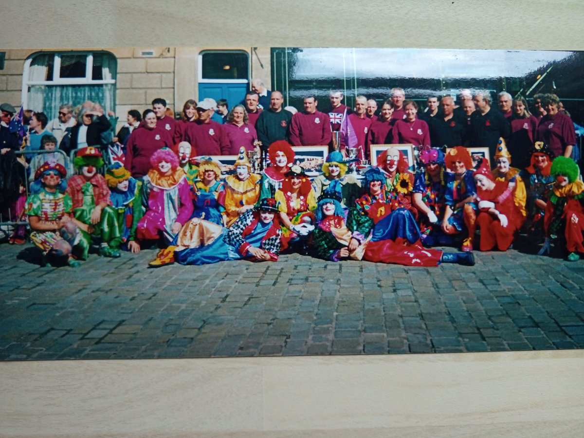 GlobeCC's tweet photo. Throwback!

Globe Carnival Club &amp; Wells Committee getting ready to meet the queen. https://t.co/NEwDhntOn4