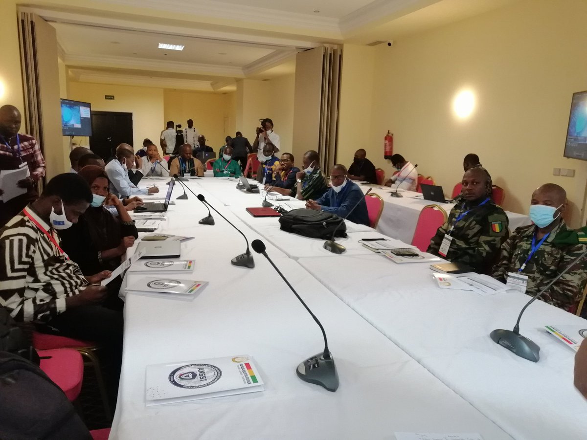 AnssiGuinee's tweet photo. 📢Suivez la suite et fin de la formation des Experts Cybersécurité💻. 
Live Zoom: https://t.co/yewwRIq1B2
📅Journée#4: 07 Avril 2022.
🗓️Agenda: 
■ Organisation de la cybersécurité dans l'entreprise.
■ Démonstration Pirate réseau wifi...

1/2 https://t.co/gCTVTknEa6