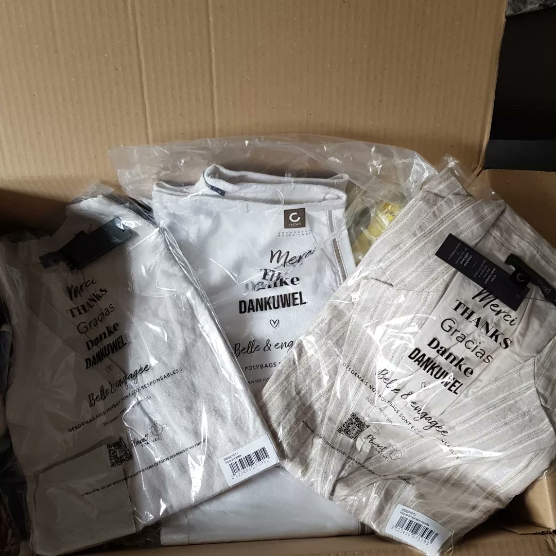 What's in the box?! Mid Season Collection has arrived!  I honestly cannot wait to dive in and see what's in there! 
It's more of a Summer time look so lots of beautiful bright colours coming your way soon❤
#stylebysuze #newbury #berkshire