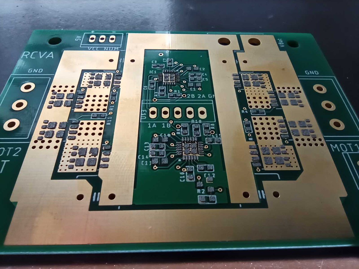 TEAM_RCVA's tweet image. Réception et montage de nos nouvelles cartes de puissance pour les deux moteurs principaux
#cdr2022